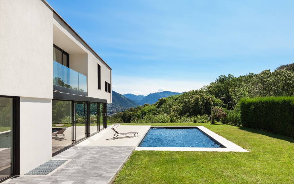 Villa moderna con piscina