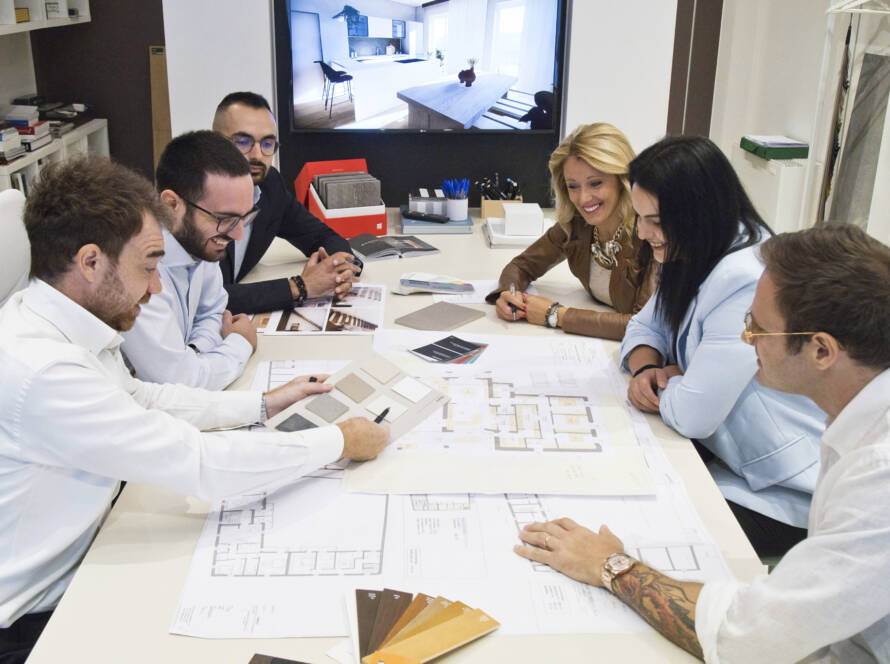 Foto del team rextaura che lavora ad un progetto